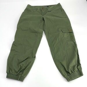 NWOT Guess olive green cropped cargo pants size 24